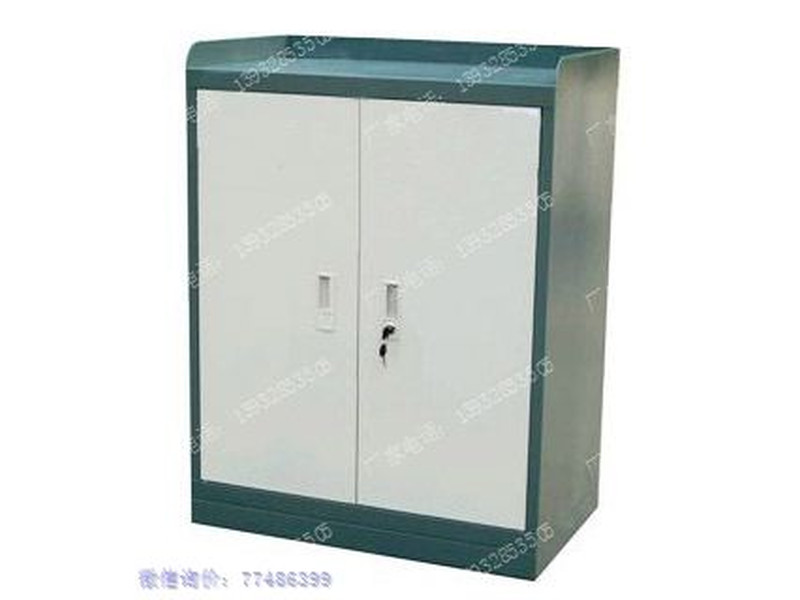 三面沿的工具櫥